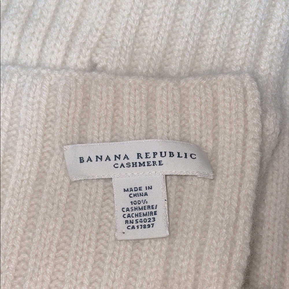 Banana Republic White Cashmere Scarf with Chunky Knit Design - Picture 4 of 4